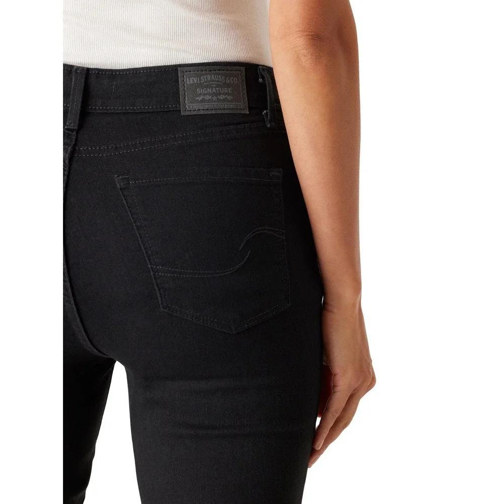 Womans Signature Levi Strauss Mid Rise skinny black jeans Size 6‎